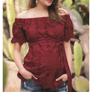 A pea in the Pod off shoulder top